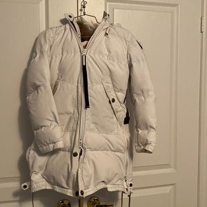 Parajumpers down filled jacket with real fur on hood. Lots of details.